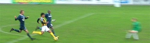 Ercan bryder igennem... LFA-BB_12-05-2010_02